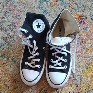 Women's Converse Chuck Taylor Black and White High-Tops size 7